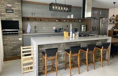 Imagem: A casa em condomínio possui 3 Dormitórios, 4 Banheiros, 4