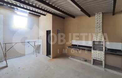 Imagem: A casa possui 2 Dormitórios, 3 Banheiros, 2 Vagas na garagem