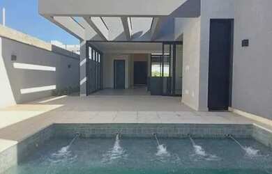 Imagem: A casa possui 4 Dormitórios, 1 Banheiro, 2 Vagas na garagem