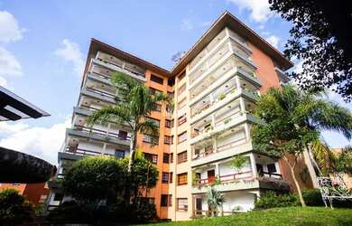 Imagem: O apartamento possui 4 Dormitórios, 5 Banheiros, 2 Vagas na