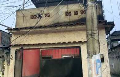 Imagem: A casa possui 2 Dormitórios, 1 Banheiro, 1 Vaga na garagem