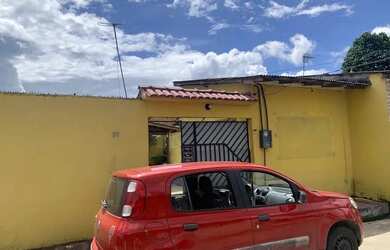 Imagem: A casa possui 2 Dormitórios, 1 Banheiro, 3 Vagas na garagem