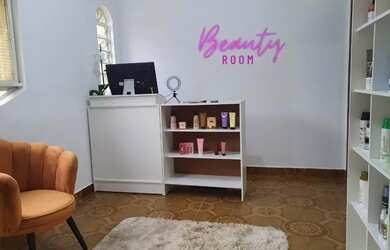 Imagem: A casa possui 2 Dormitórios, 2 Banheiros, 2 Vagas na garagem