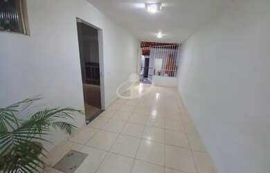 Imagem: A casa possui 2 Dormitórios, 2 Banheiros, 2 Vagas na garagem