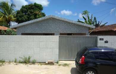 Imagem: A casa possui 2 Dormitórios, 2 Banheiros, 2 Vagas na garagem