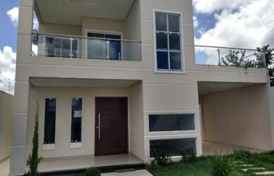 Imagem: A casa possui 4 Dormitórios, 3 Banheiros, 3 Vagas na garagem