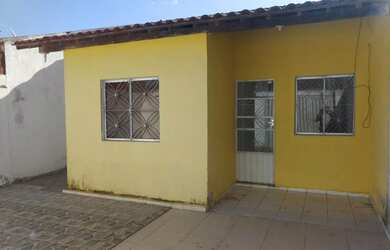 Imagem: A casa possui 2 Dormitórios, 1 Banheiro, 2 Vagas na garagem