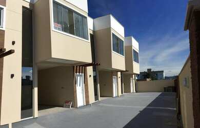 Imagem: A casa possui 3 Dormitórios, 3 Banheiros, 2 Vagas na garagem