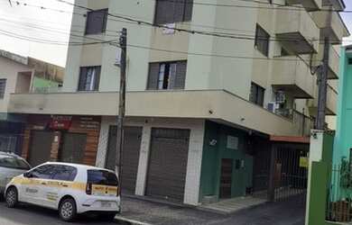 Imagem: O apartamento possui 3 Dormitórios, 1 Banheiro, 2 Vagas na