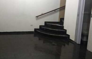 Imagem: A casa possui 3 Dormitórios, 2 Banheiros, 5 Vagas na garagem