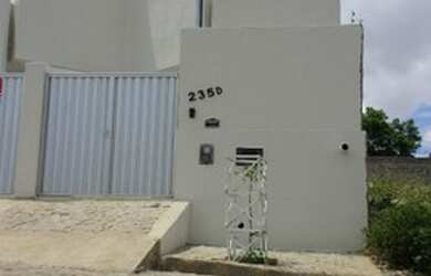 Imagem: A casa possui 3 Dormitórios, 3 Banheiros, 1 Vaga na garagem