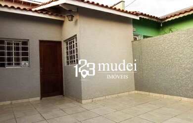 Imagem: A casa possui 2 Dormitórios, 2 Banheiros, 2 Vagas na garagem