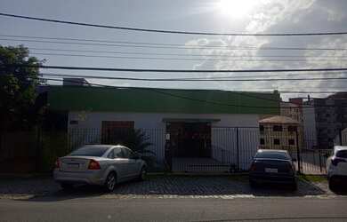 Imagem: O depósito possui 1 Vaga na garagem, 832m² de Área e está