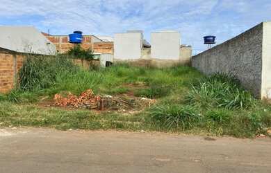 Imagem: O terreno possui 250m² de Área e está localizado em Senador