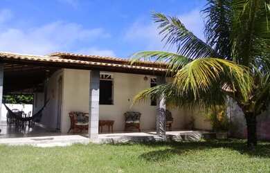 Imagem: A casa possui 2 Dormitórios e 2 Vagas na garagem e está localizado