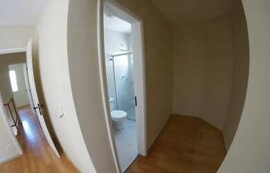 Imagem: A casa possui 3 Dormitórios, 3 Banheiros, 1 Vaga na garagem