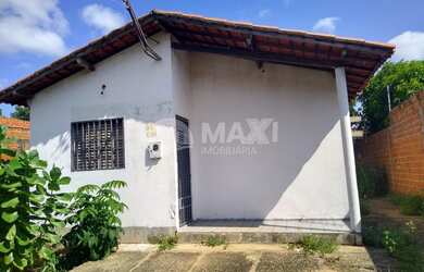 Imagem: A casa possui 2 Dormitórios, 1 Banheiro, 3 Vagas na garagem