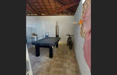 Imagem: A casa possui 3 Dormitórios, 1 Banheiro, 3 Vagas na garagem