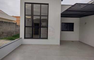 Imagem: A casa em condomínio possui 3 Dormitórios, 2 Banheiros, 2