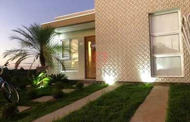 Imagem: A casa possui 3 Dormitórios, 1 Banheiro, 1 Vaga na garagem