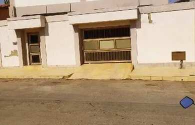 Imagem: A casa possui 1 Dormitório, 1 Banheiro, 1 Vaga na garagem