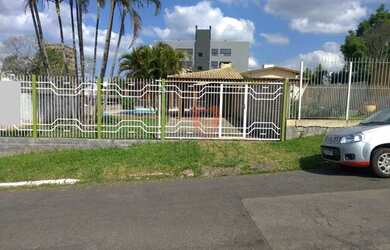 Imagem: A casa possui 2 Dormitórios, 2 Banheiros, 5 Vagas na garagem