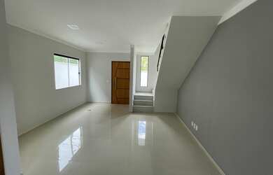 Imagem: A casa possui 2 Dormitórios, 3 Banheiros, 1 Vaga na garagem