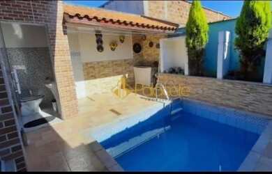 Imagem: A casa possui 2 Dormitórios, 2 Banheiros, 1 Vaga na garagem