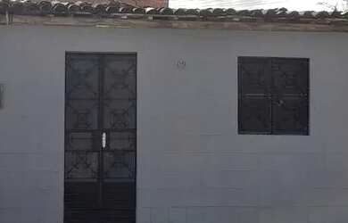 Imagem: A casa possui 2 Dormitórios, 1 Banheiro e está localizado