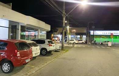 Imagem: O depósito possui 4 Vagas na garagem, 84m² de Área e está