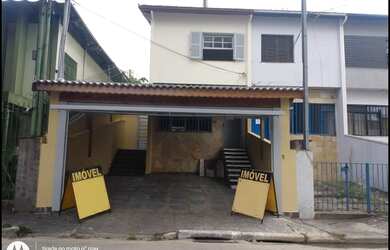 Imagem: A casa possui 2 Dormitórios, 2 Banheiros, 2 Vagas na garagem