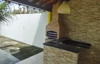 Imagem: A casa possui 3 Dormitórios, 2 Banheiros, 3 Vagas na garagem