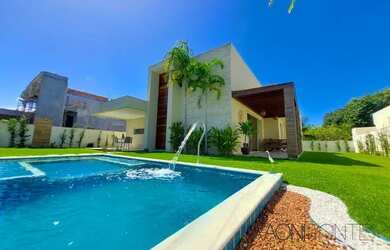 Imagem: A casa possui 4 Dormitórios, 5 Banheiros, 3 Vagas na garagem