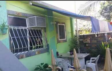 Imagem: A casa possui 1 Dormitório, 1 Banheiro, 1 Vaga na garagem e