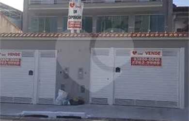 Imagem: A casa possui 3 Dormitórios, 3 Banheiros, 4 Vagas na garagem