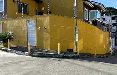 Imagem: A casa possui 4 Dormitórios, 1 Vaga na garagem e está localizado