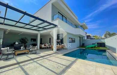 Imagem: A casa em condomínio possui 5 Dormitórios, 5 Banheiros, 5