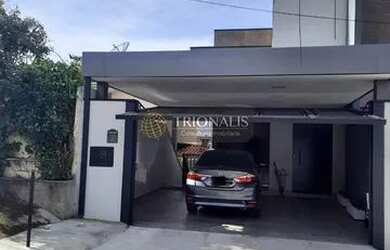 Imagem: A casa possui 3 Dormitórios, 4 Banheiros, 2 Vagas na garagem