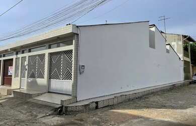 Imagem: A casa em condomínio possui 3 Dormitórios, 2 Banheiros, 2