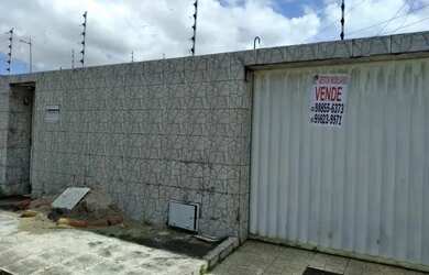 Imagem: A casa possui 3 Dormitórios, 1 Banheiro, 1 Vaga na garagem