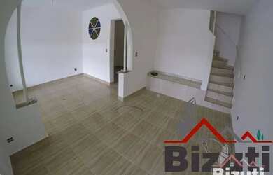 Imagem: A casa possui 3 Dormitórios, 2 Banheiros, 1 Vaga na garagem