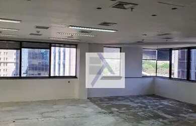 Imagem: O depósito possui 5 Vagas na garagem, 290m² de Área e está