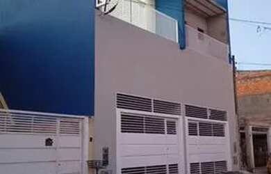 Imagem: A casa possui 2 Dormitórios, 2 Banheiros, 2 Vagas na garagem