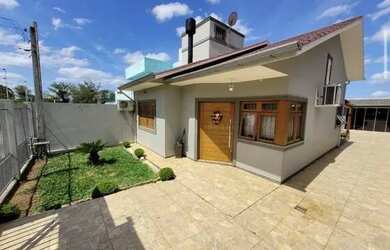 Imagem: A casa possui 2 Dormitórios, 2 Banheiros, 1 Vaga na garagem