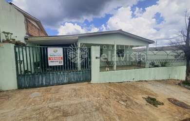 Imagem: A casa possui 3 Dormitórios, 2 Banheiros, 1 Vaga na garagem