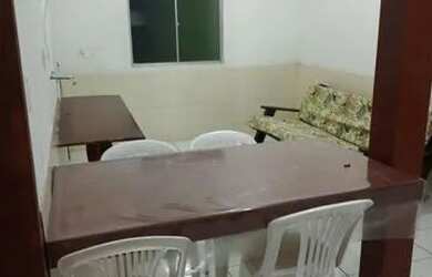 Imagem: A casa possui 2 Dormitórios, 2 Banheiros, 2 Vagas na garagem