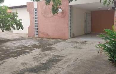 Imagem: A casa possui 3 Dormitórios, 1 Banheiro, 1 Vaga na garagem