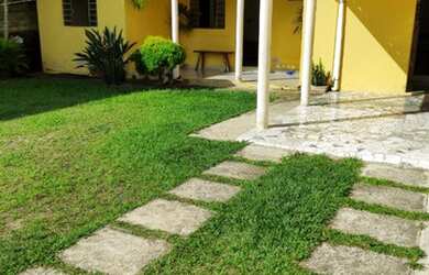 Imagem: A casa possui 2 Dormitórios, 1 Banheiro, 5 Vagas na garagem