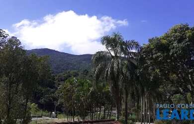 Imagem: A casa possui 3 Dormitórios, 4 Banheiros, 4 Vagas na garagem
