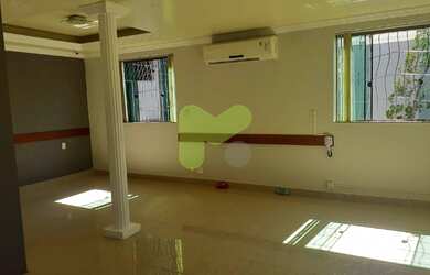 Imagem: A casa possui 3 Dormitórios, 3 Banheiros, 2 Vagas na garagem